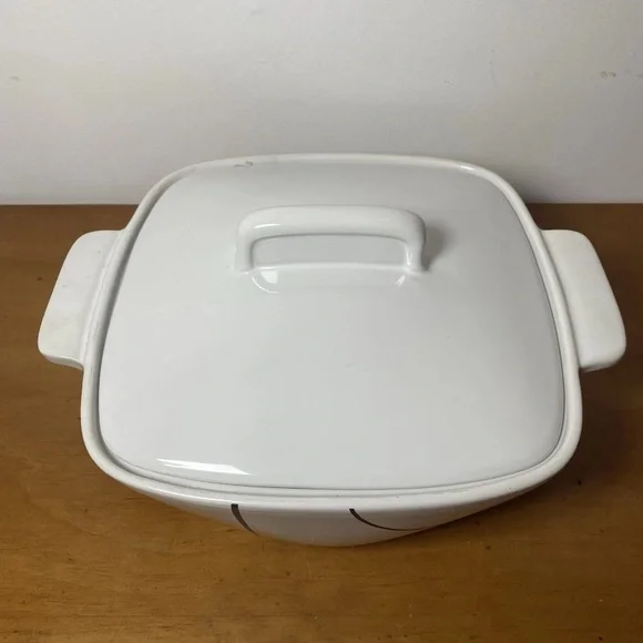 Corelle Coordinates Black Simple Lines Stoneware 2 1/2 Quart Casserole Dish /Lid - Picture 2 of 10